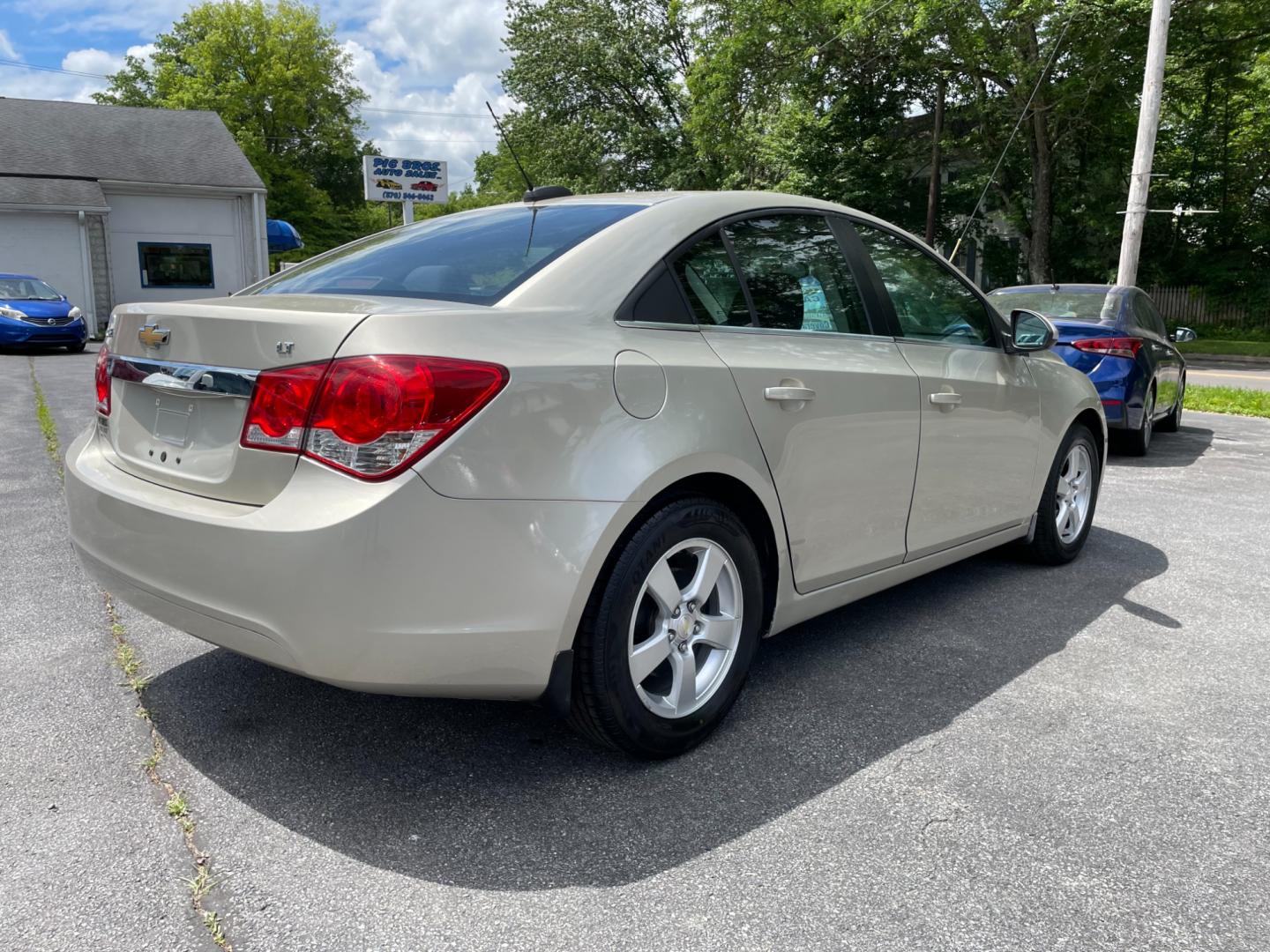 2016 Chevrolet Cruze 2LT Auto (1G1PE5SB8G7) with an 1.4L L4 DOHC 16V TURBO engine, 6-Speed Automatic transmission, located at 101 N. Main Street, Muncy, PA, 17756, (570) 546-5462, 41.207691, -76.785942 - Photo#2